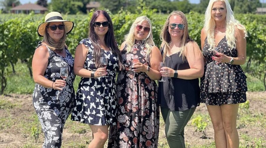 Niagara-on-the-Lake: Bicycle Tour with Wine Tasting - Tasting Ontario reds, whites, and Ice Wine