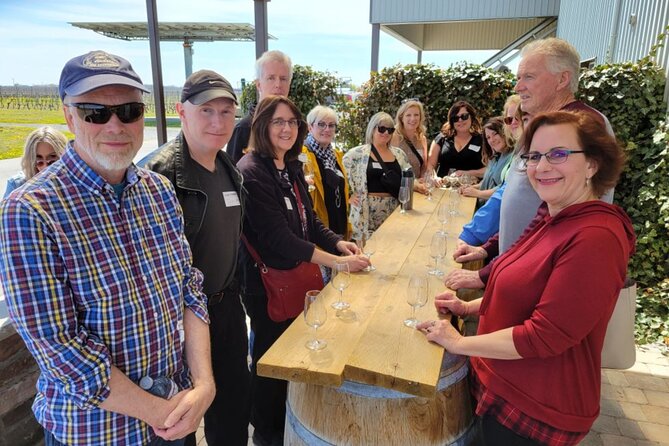 Niagara-on-the-Lake Cycle and Wine-Tasting Tour with Optional Lunch - Country roads, river views, and the first tasting