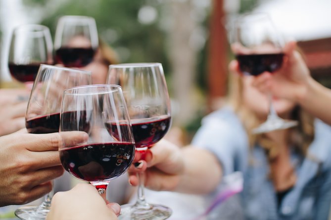 Niagara-on-the-Lake Small Group Wine Tour with Picnic Lunch - Niagara-on-the-Lake is not always the town you think