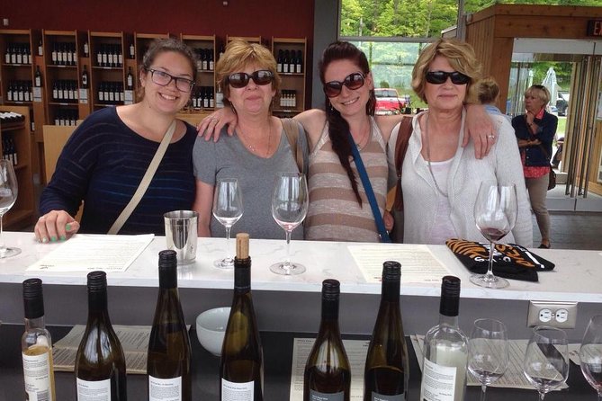 Niagara-on-the-Lake Small Group Wine Tour with Picnic Lunch - Who should book this tour