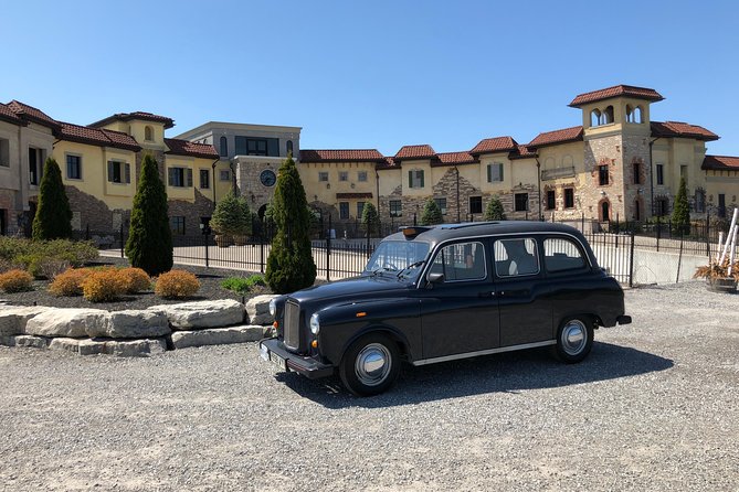 Niagara-on-the-Lake Wine Tour with Lunch -Private Tour in Classic English Cab - Caroline Cellars brings a farm-based setting