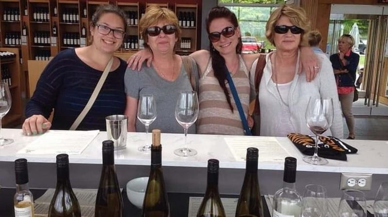 Niagara-on-the-Lake: Wine Tour with Tastings and Lunch - Small groups make the stops calmer