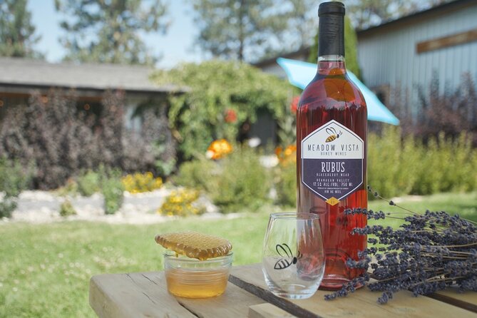 Okanagan Bee Tour and Lunch at Winery in Kelowna - Inside the hive and garden tour