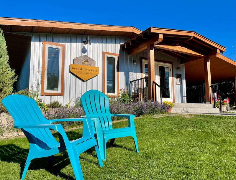 Okanagan Bee Tour, Wine Tasting and Lunch at Kelowna Winery - Timing, access, and practical details