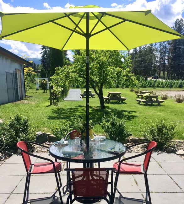 Okanagan Blackberry Fest; Wine Flights & Charcuterie Kelowna - A small blackberry dessert and a useful gift