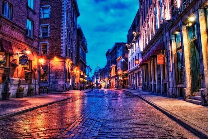 Old Montreal at Twilight Walking Tour Semi-Private - The guides make the price worthwhile