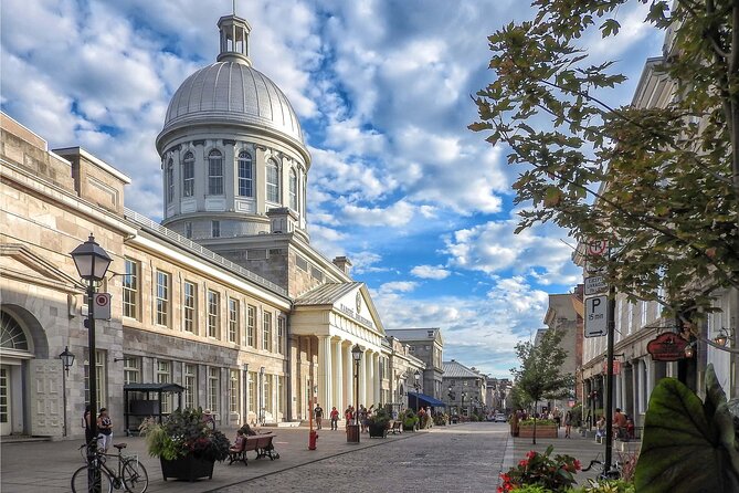 Old Montreal: Self-Guided Tour from Place D‘Armes to Old Port - Starting at Place d’Armes with Montreal’s oldest views