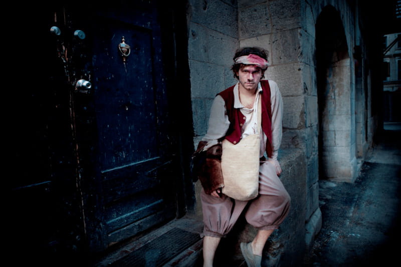Old Montreal: Traditional Ghost Walk of the Haunted City - Choosing the right guide and group mood