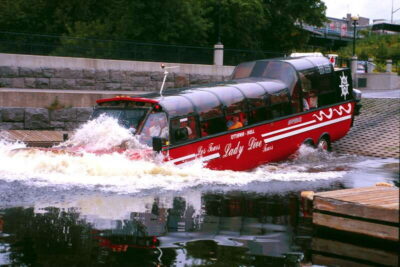 Bilingual Guided City Tour by Amphibious Bus