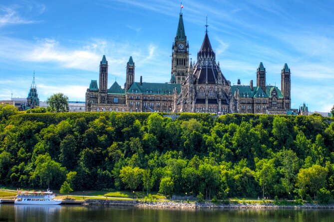 Ottawa Boat Cruise - Paul's Boat Line - National Gallery and Samuel de Champlain
