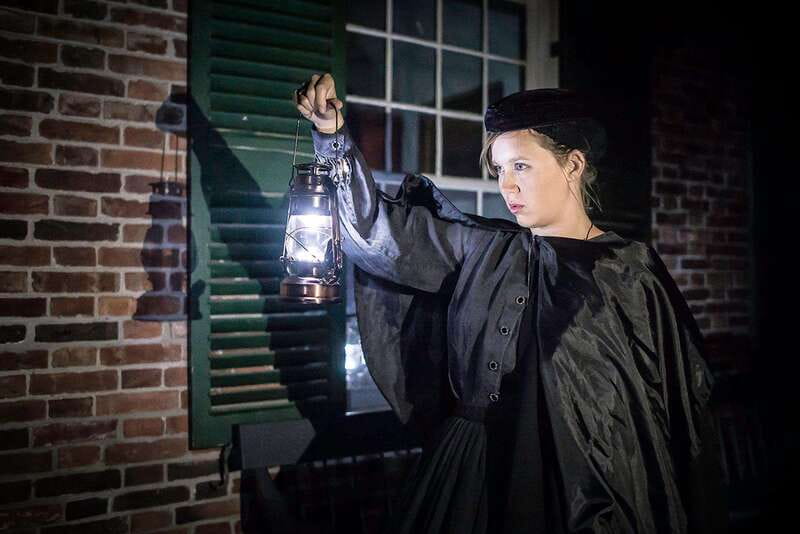 Ottawa: Haunted Night Walking Tour - Why the walking pace works
