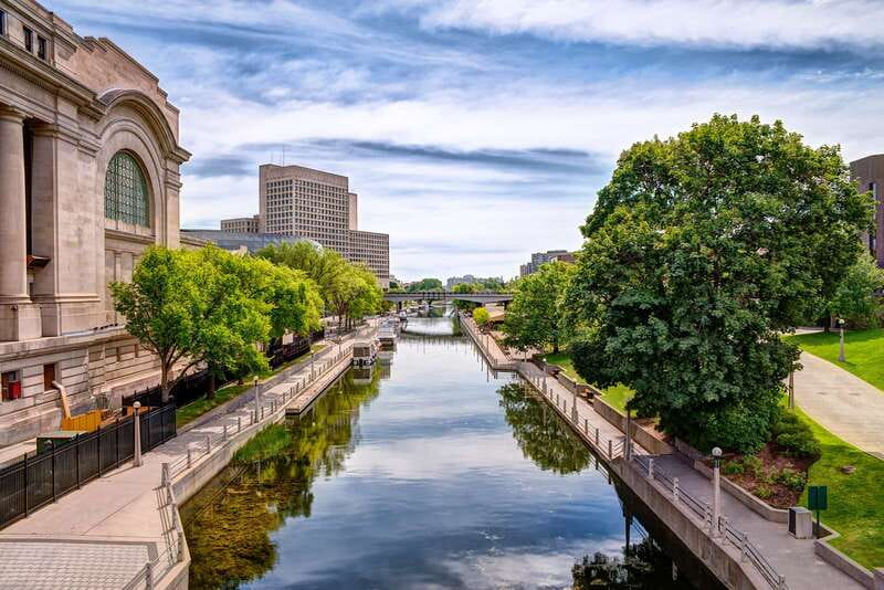Ottawa: Hop-On Hop-Off Guided City Tour Pass - Who should book this Ottawa tour?