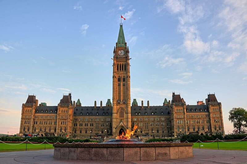 Ottawa: Hop-On Hop-Off Guided City Tour Pass - ByWard Market and the city’s everyday side