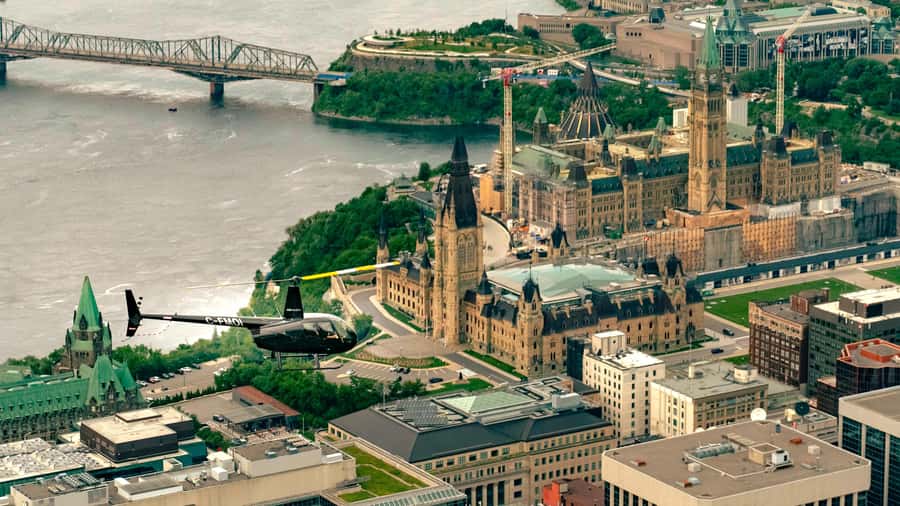 Ottawa: Panoramic helicopter flight (Gatineau Park + downtown) - The 30-minute loop reaches farther