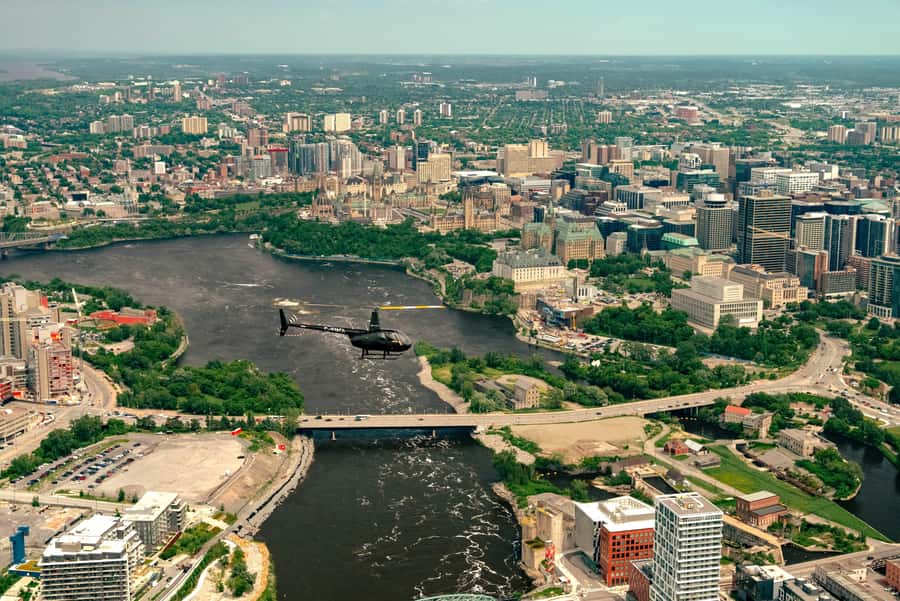 Ottawa: Panoramic helicopter flight (Gatineau Park + downtown) - Value at $210 for up to two people