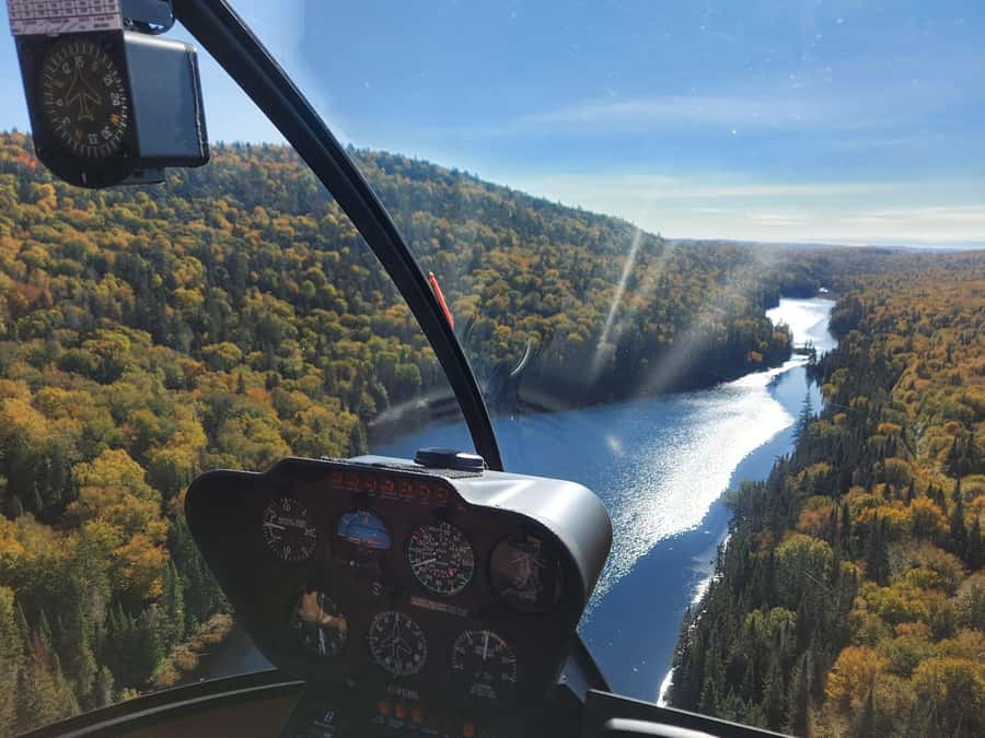 Ottawa: Panoramic helicopter flight (Gatineau Park + downtown) - What the 10-minute route gives you