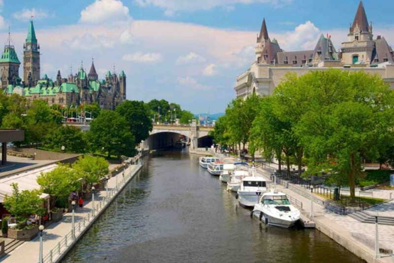 Ottawa: Rideau Canal Cruise - The guides shape the experience
