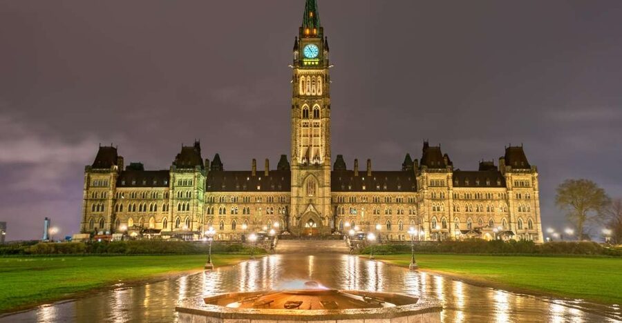 Ottawa: Small Group Night Tour With River Cruise - The dessert finish and small extras