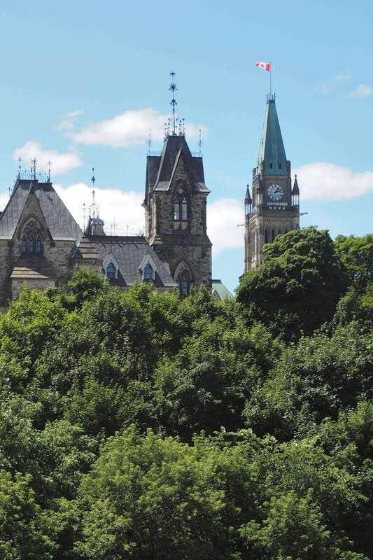 Ottawa: Walking Tour in the Heart of the Capital - Taf’s guiding style and personal attention