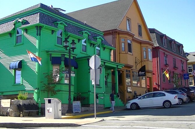 Peggy's Cove and Lunenburg Tour (small group) - Lunenburg: two and a half hours in a wooden seaside town