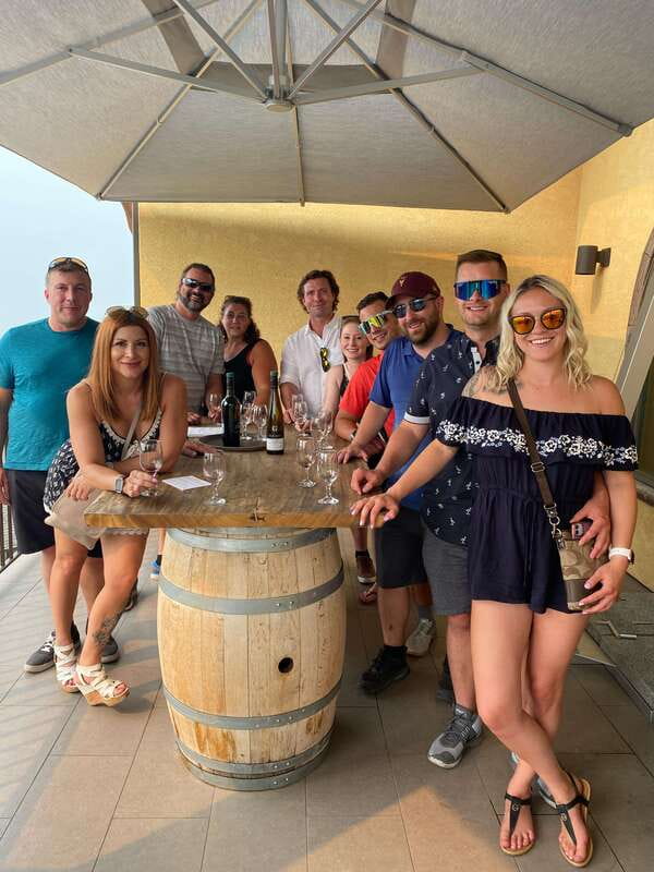 Penticton: Naramata Bench Full Day Guided Wine Tour - Lake Breeze combines wine with lunch