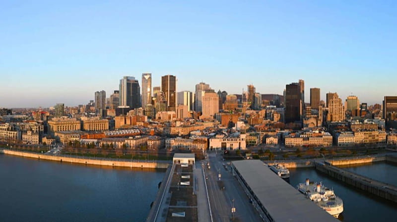 Port of Montreal Glass Tower Entry - A practical way to combine the exhibits