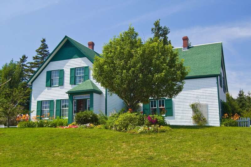 Prince Edward Island: Guided Tour with Anne of Green Gables - Cavendish Cliffs and the island’s red coast