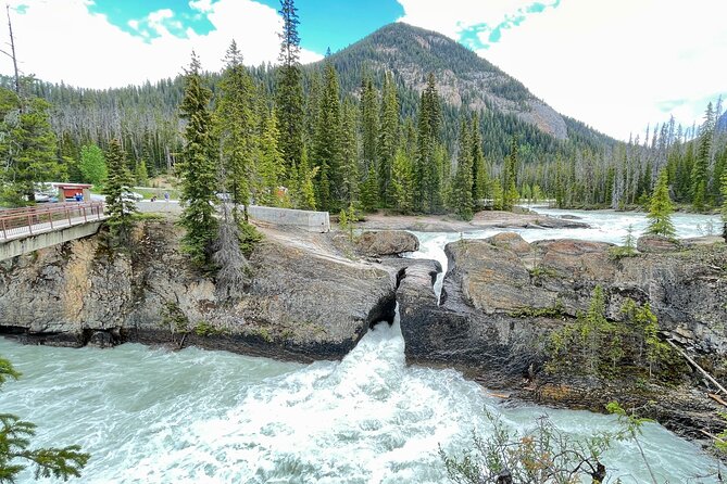 Private Banff and Yoho National Park Tour with Moraine Lake - Emerald Lake: color created by rock flour