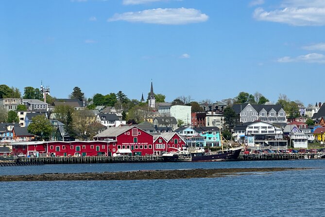 Private Guided Tour: Peggy’s Cove, Mahone Bay, Lunenburg & Ovens - Peggy’s Cove and the granite coast