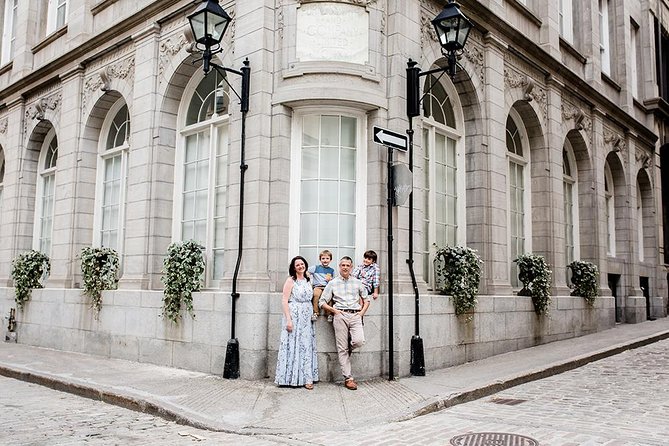 Private Vacation Photography Session with Photographer in Montreal - Mont-Royal for a wider Montreal backdrop