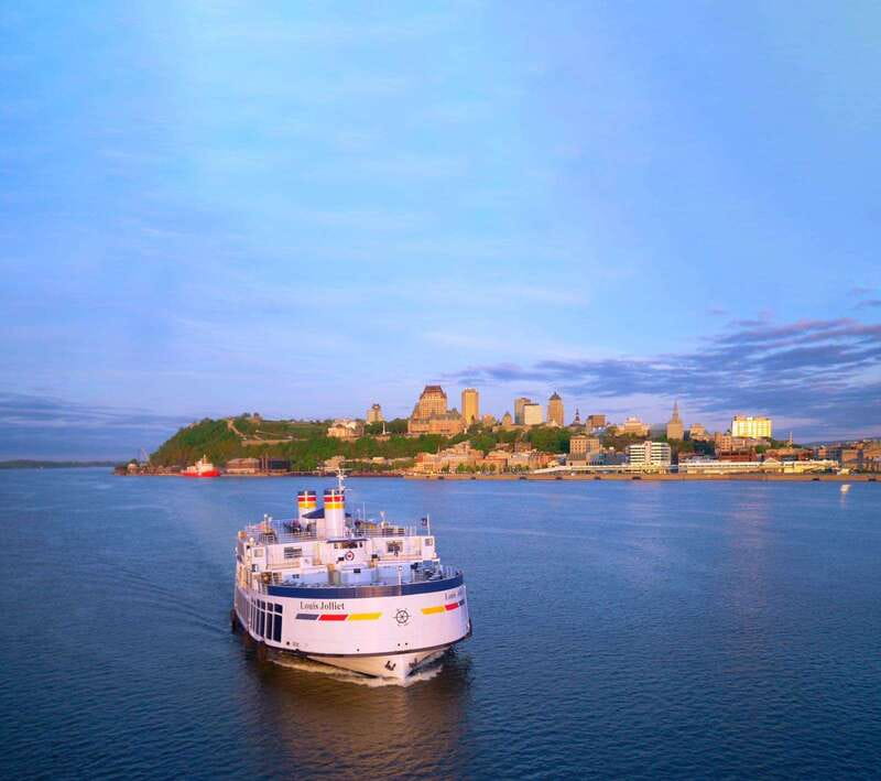 Québec City: 2-Hour Cocktail & DJ Evening Cruise - The cocktail included with your ticket