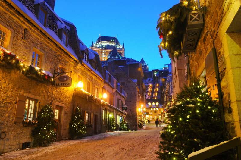 Quebec City: Christmas Magic Walking Tour in Old Quebec - Château Frontenac: the grand opening view