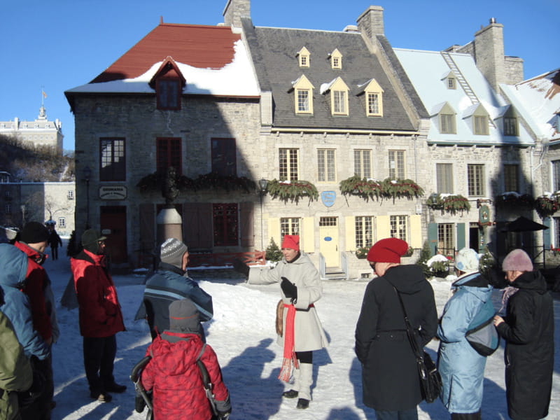 Quebec City: Christmas Magic Walking Tour in Old Quebec - What the guides do best