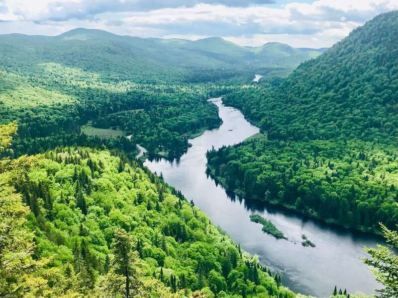 Quebec City: Guided Hike in Jacques-Cartier National Park - Local tastings make lunch more than a packed meal