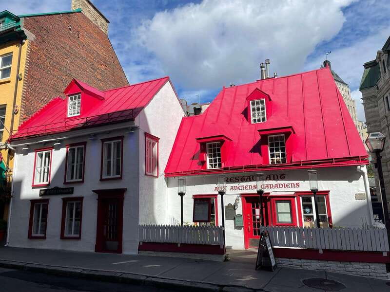 Quebec City: Historic District Walking Tour (2h) - Old Quebec: a fast introduction to the walled city