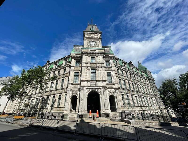 Quebec City: Historic District Walking Tour (2h) - The Cathedral of the Holy Trinity, with access included