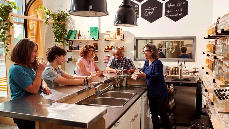 Quebec City: Honey and Distillery Tour with Tasting - From city hives to honey extraction