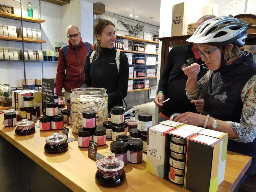 Quebec City: Ile d'Orléans Guided E-Bike Tour with Tastings - A family vineyard with wine and cheese