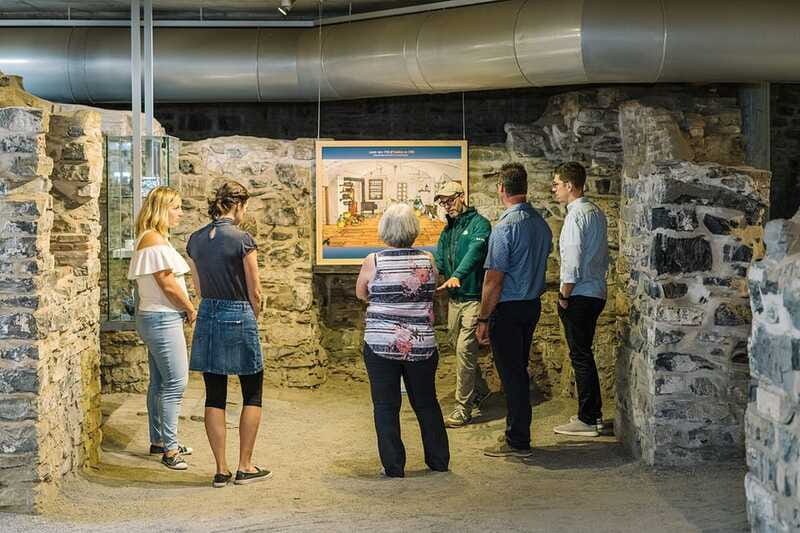 Québec City: Saint-Louis-Forts-and-Châteaux visit - Choosing the live guide or audio route