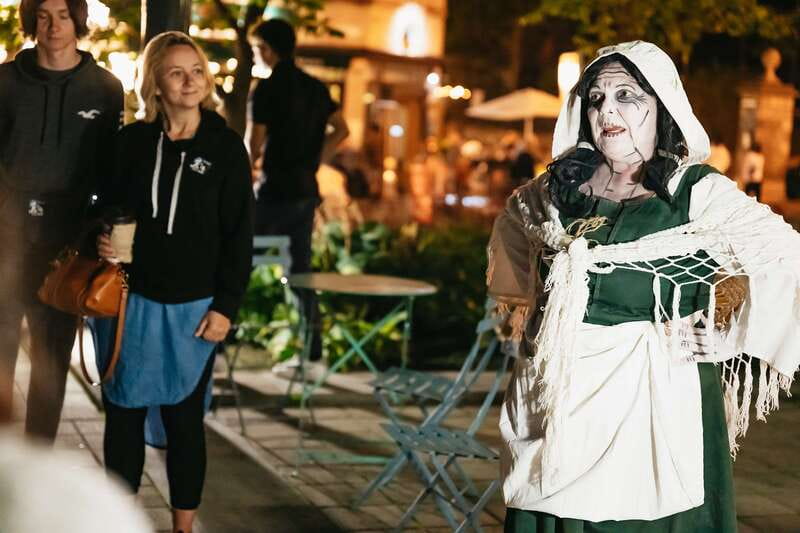 Quebec Interactive Street Theatre: "Crimes in New France" - Why the live acting matters