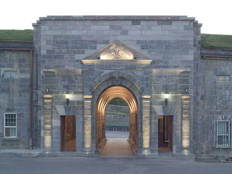 Quebec: La Citadelle de Québec Ticket and Guided Tour - The Musée Royal 22e Régiment adds the needed context
