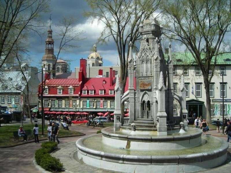 Quebec : Old Town Walking Tour With A Local Guide - Place de l’Hôtel de Ville and the feel of Upper Town