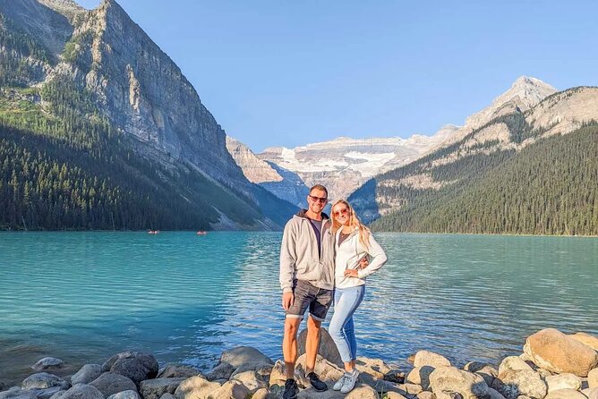 Rockies Grand Advanture: Moraine & Louise Lakes, Waterfall Tour - Banff town: 90 minutes to walk, browse, and reset