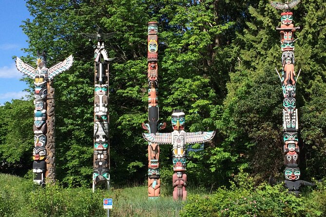 Stanley Park & Downtown - Vancouver Bike Tours - Starting at English Bay with a practical briefing