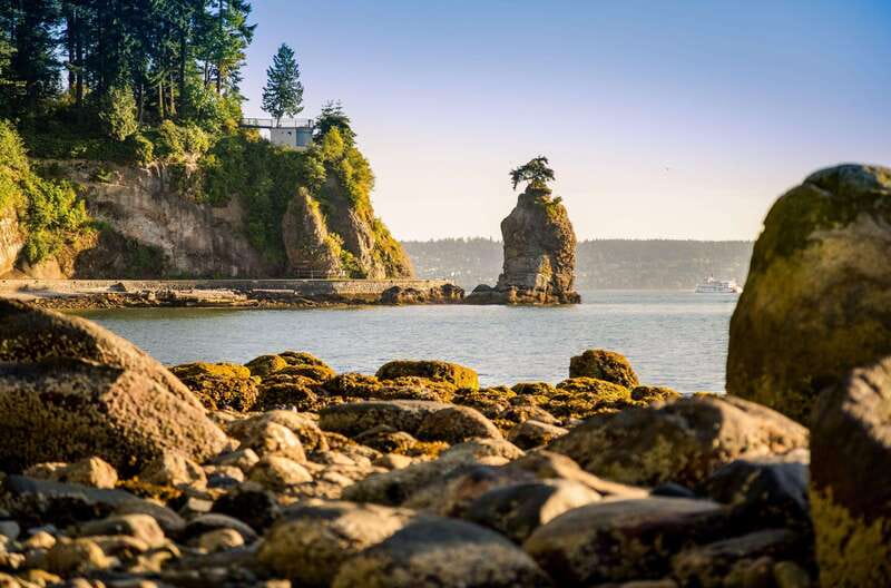 Stanley Park Self Guided Bike Tour - Riding the 9 km Stanley Park loop