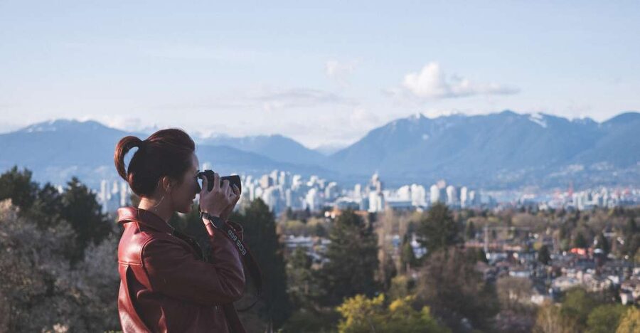 Sunset Bus Tour: Stanley Park & English Bay Photostops - The ride back through downtown