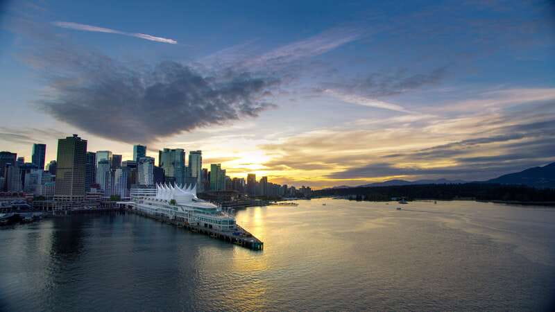 Sunset Bus Tour: Stanley Park & English Bay Photostops - Gastown, steam clock, and a first look at old Vancouver