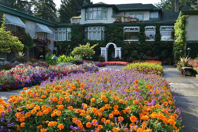 The Butchart Gardens Express Shuttle from Downtown Victoria - Finding the pickup point near the Fairmont Empress