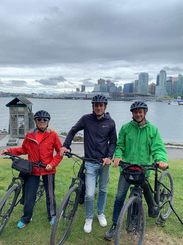 The Ultimate Stanley Park E-Bike Tour - What the guide adds to the ride