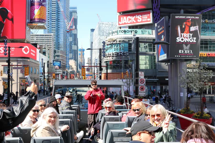 Toronto City Tour: 2-Hour Open-Top Experience - Chinatown and the Art Gallery of Ontario
